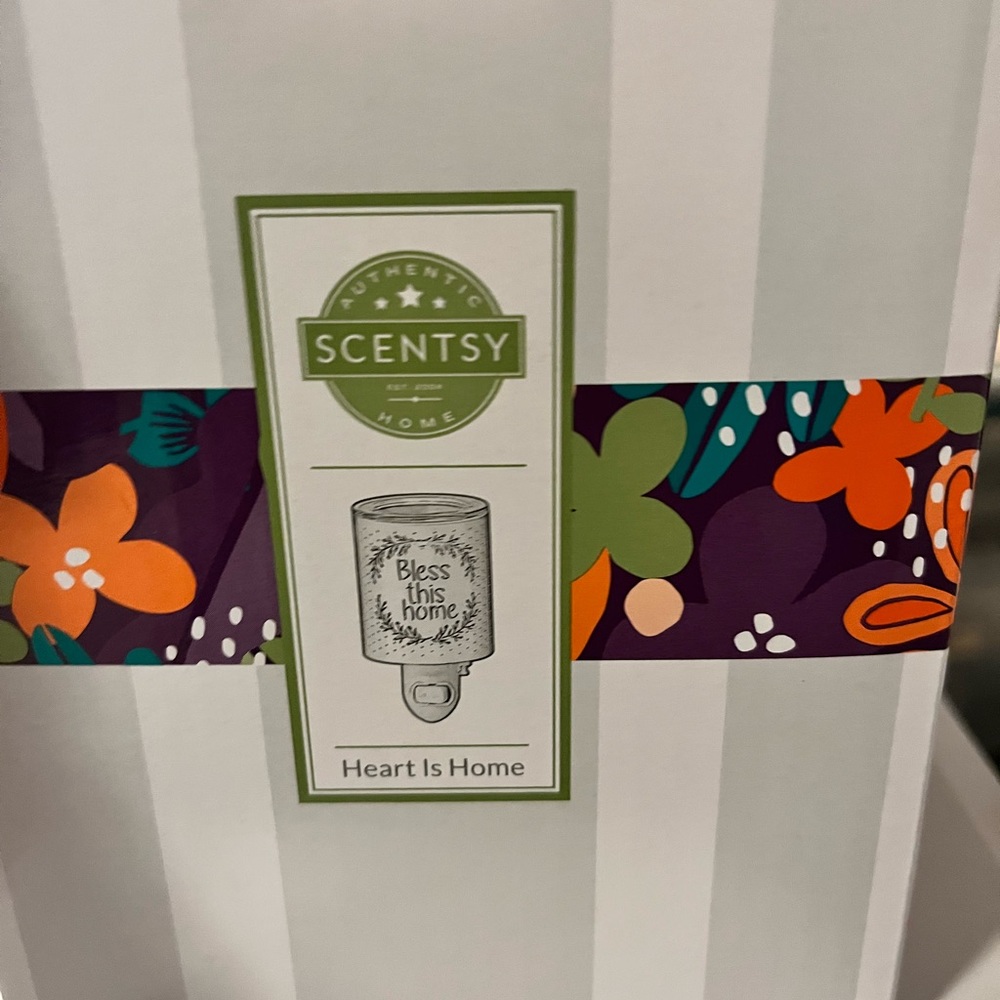 Scentsy Heart is Home mini warmer